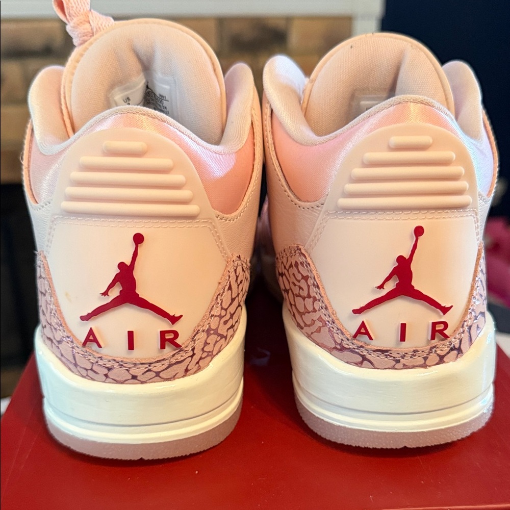 Jordan 3 Valentines women’s - Picture 6 of 6